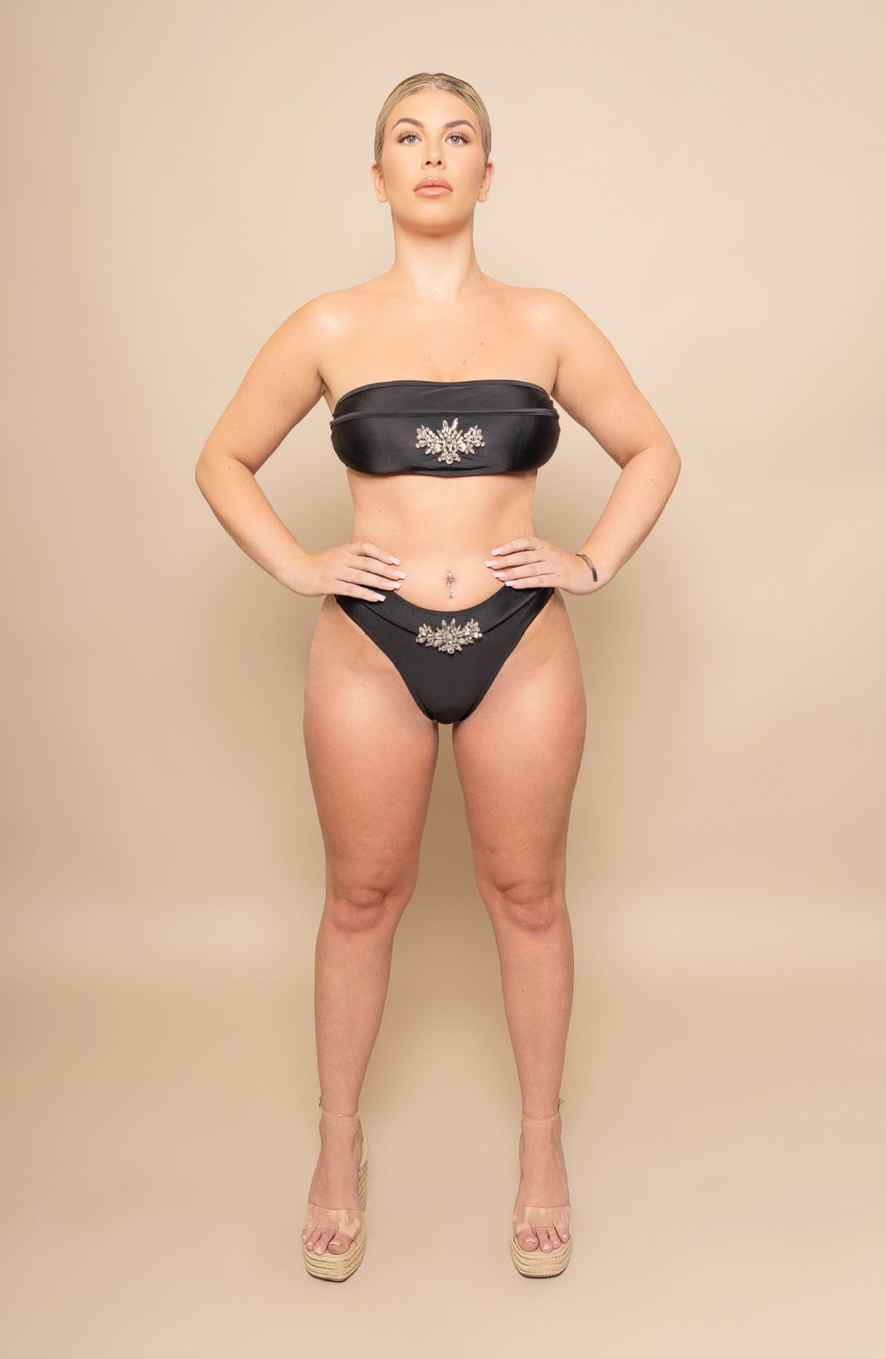 بريم - الجزء العلوي من بيكيني مرصع بالجواهر