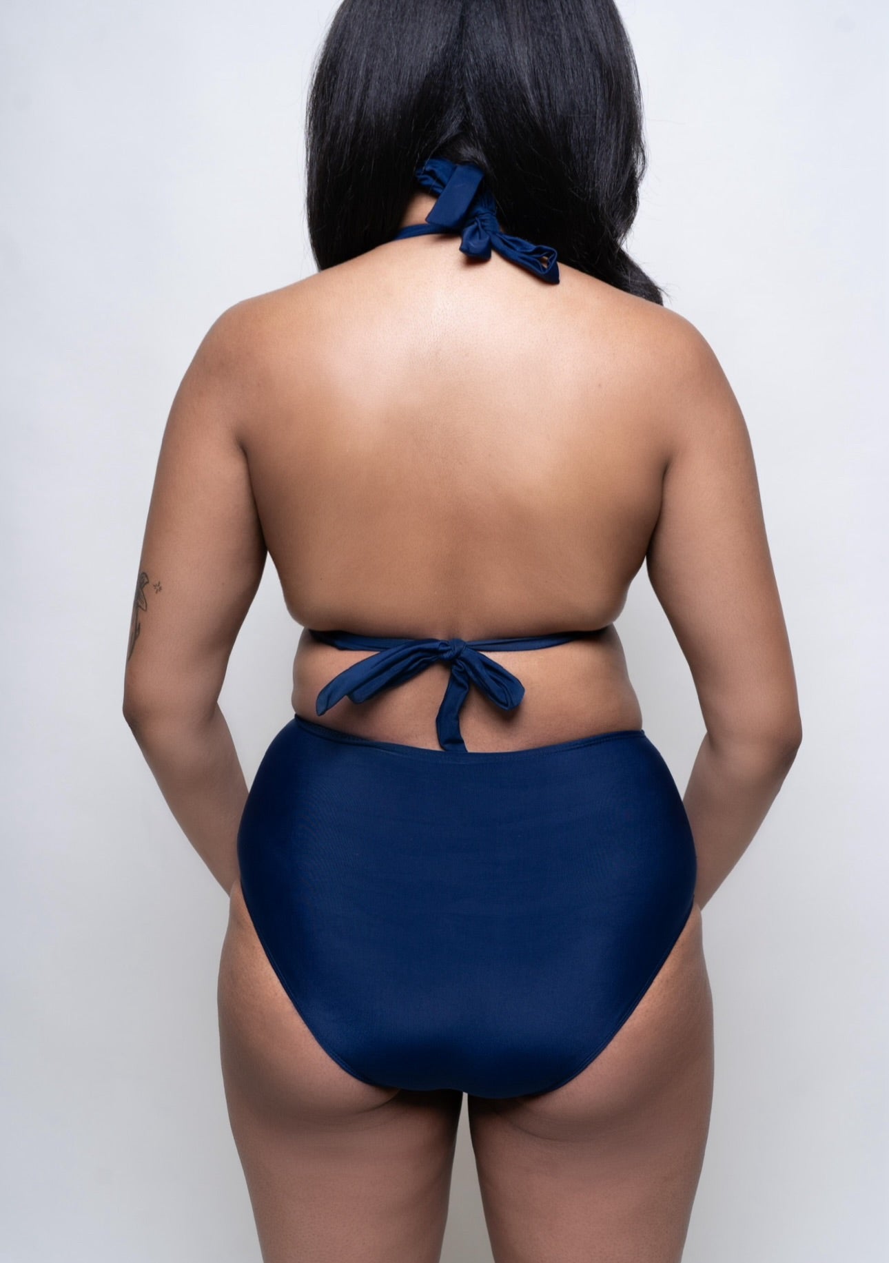 كولي - الجزء العلوي من بيكيني مرصع بالجواهر